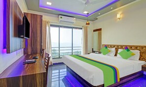 デラックス ルーム | デスク、アイロン / アイロン台