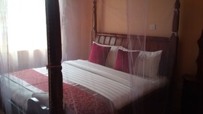 2 quartos, individualmente decorados, individualmente mobiliados