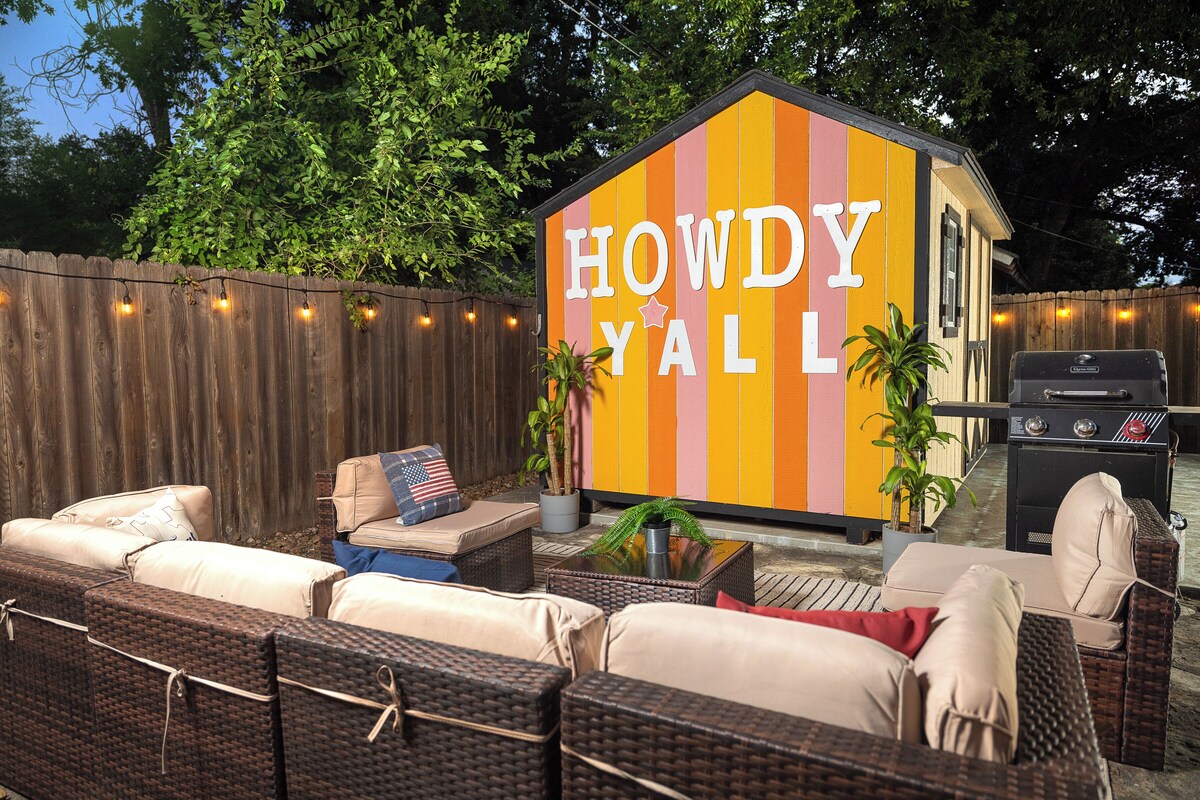 Outdoor Hangout, Near Downtown, Riverwalk, Frost Bank Center