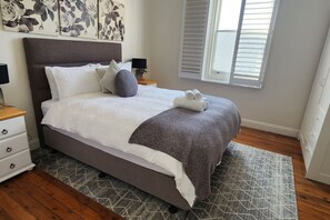 3 slaapkamers, een strijkplank/strijkijzer, wifi, beddengoed