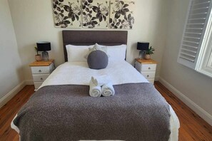 3 bedrooms, iron/ironing board, WiFi, bed sheets