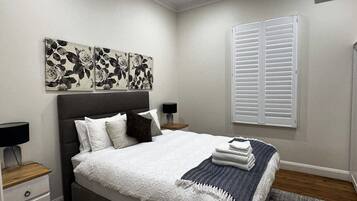 3 chambres, fer et planche à repasser, Wi-Fi, draps fournis