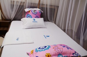 Premium bedding, memory-foam beds, individually decorated - Mujjo Hotel (Kampala)