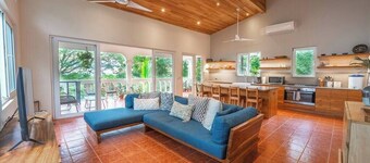 Casa Corriente Jungle & Ocean View in Pelada Beach