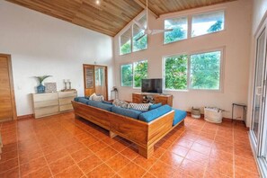 TV - Casa Corriente Jungle & Ocean View in Pelada Beach (Nosara)