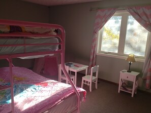 4 chambres, bureau, Wi-Fi gratuit, draps fournis