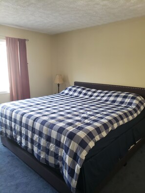 4 bedrooms, desk, free WiFi, bed sheets - Enjoy fishing, kayaking, great outdoors, bald eagles, deer. relax (Perrinton)