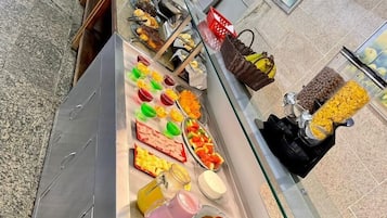 含每日吃到飽早餐