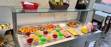 Free daily buffet breakfast