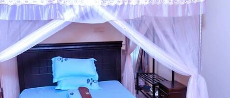 Habitación doble | Ropa de cama de alta calidad y camas con efecto memoria