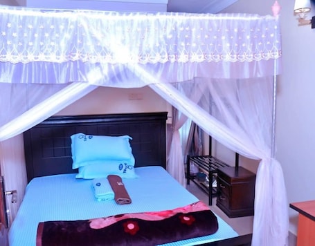 Ropa de cama de alta calidad y colchones con efecto memoria . Safdal Hotel