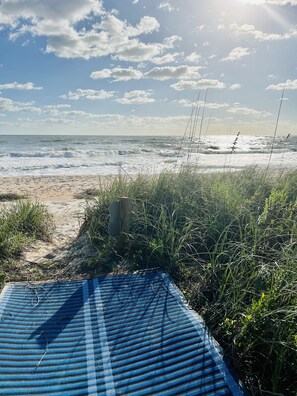 In Strandnähe, Liegestühle, Strandtücher