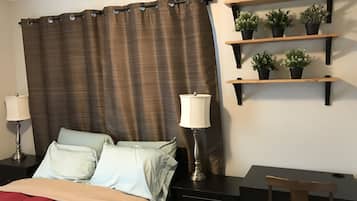 3 bedrooms, in-room safe, desk, iron/ironing board