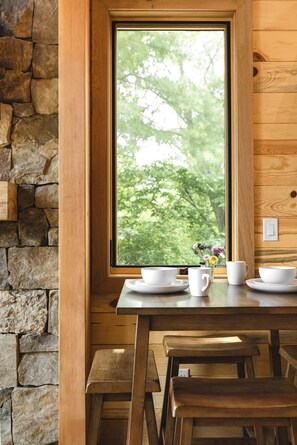 Dining - #12 Deer Lodge (Dahinda)