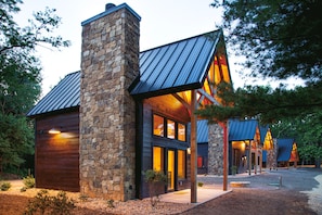 المنشأة من الخارج