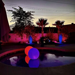 Outdoor pool, a heated pool - Casa de lo Que Pasa, Pasa : Maximalist + Eclectic Home : 10 minutes to Lake (Lake Havasu City)
