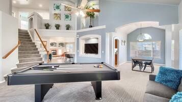 Smart TV, fireplace, Netflix, Hulu