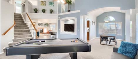 Una Smart TV, una chimenea, Netflix, Hulu