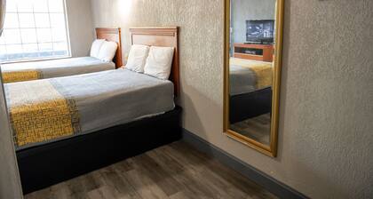 Riverside Inn and Suites