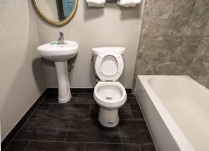 浴缸、毛巾、肥皂