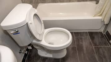 Bañera, toallas, jabón