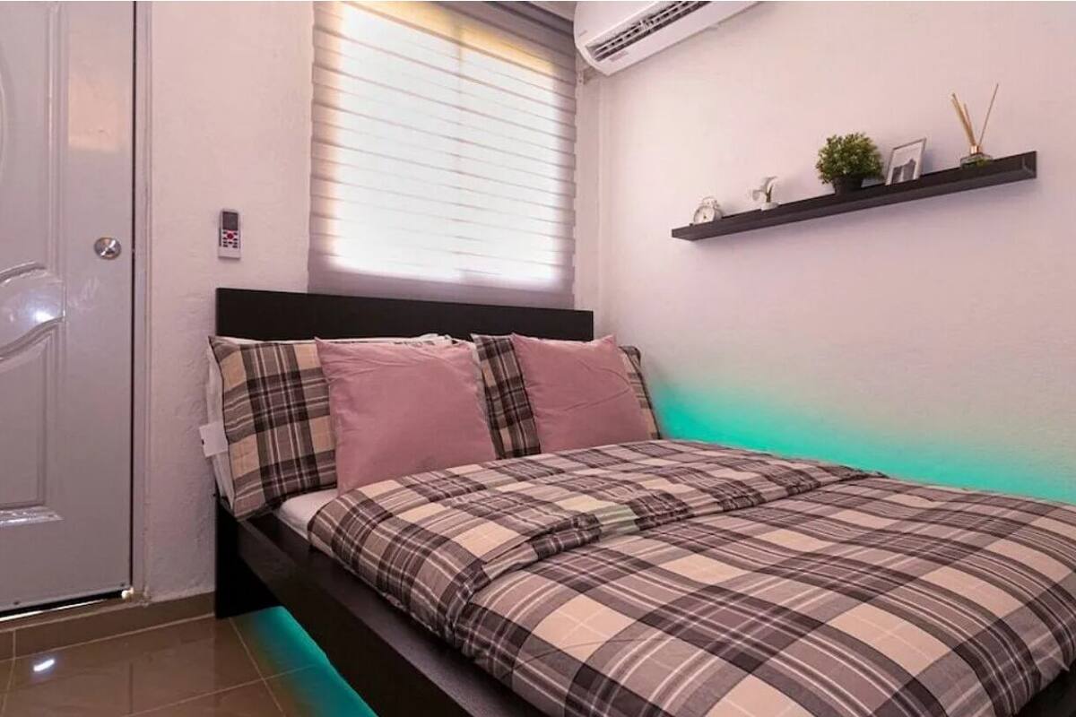 1 bedroom, WiFi (free), bed sheets