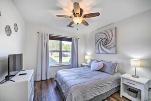 3 Schlafzimmer, Schreibtisch, Bügeleisen/Bügelbrett
