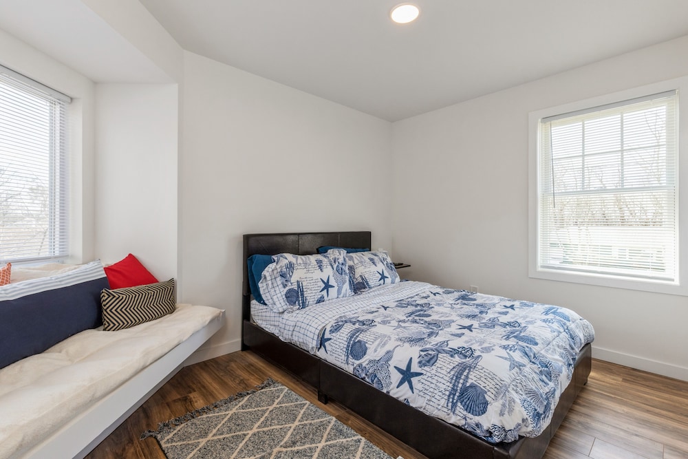 Greenport Walk to beach & vineyard from this brand new home Southold