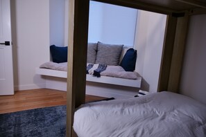 3 habitaciones, escritorio, tabla de planchar con plancha y wifi gratis