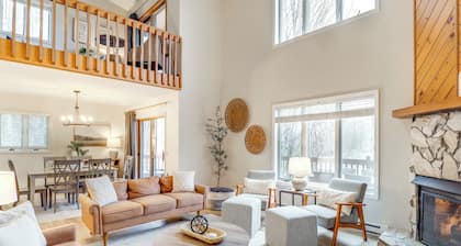 Sugar Mountain Chalet w/ Hot Tub & Ski Shuttle!