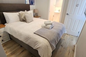2 bedrooms, iron/ironing board, WiFi, bed sheets - Stylish 2BR Flat 10min walk to Wollongong Hospital (Wollongong)