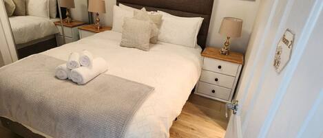 2 bedrooms, iron/ironing board, WiFi, bed sheets