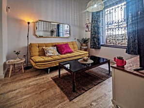 Living area - Apartment 2 minutes from Plaza la Merced and Teatro Cervantes (Málaga)