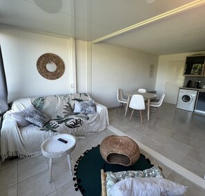 TV - Le Studio de la Lagune: studio cabine proche de la plage (Le Grau-du-Roi)