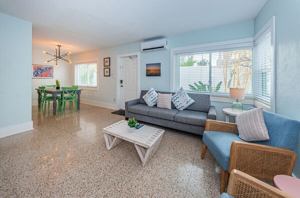 TV - Poolside Suite- 2 beds- Large living room! (Treasure Island)