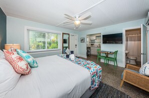 1 bedroom, WiFi - Sunset beach- Boutique hotel- Large dock! (Treasure Island)