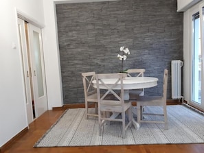 Apartment | Living area | Flat-screen TV