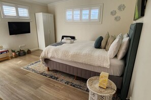 1 bedroom, iron/ironing board, WiFi, bed sheets - Modern Studio 10mins walk to Wollongong Hospital (Wollongong)