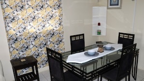 Family House | In-room dining - Dover Beach House (St. Lawrence Gap)