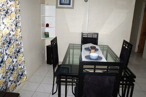 Casa familiar | Servicio de comidas en la habitación