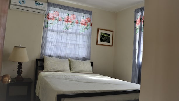 Family House - Dover Beach House (St. Lawrence Gap)