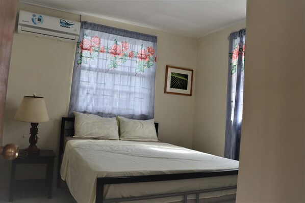 Family House | 3 bedrooms, blackout drapes, free WiFi, bed sheets - Dover Beach House (St. Lawrence Gap)