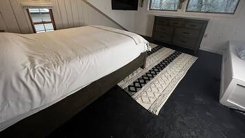 3 bedrooms, desk, free WiFi, bed sheets