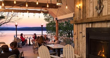 Lakefront Paradise near everything!