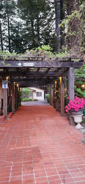 Front of property - Miranda Gardens Resort (Myers Flat)