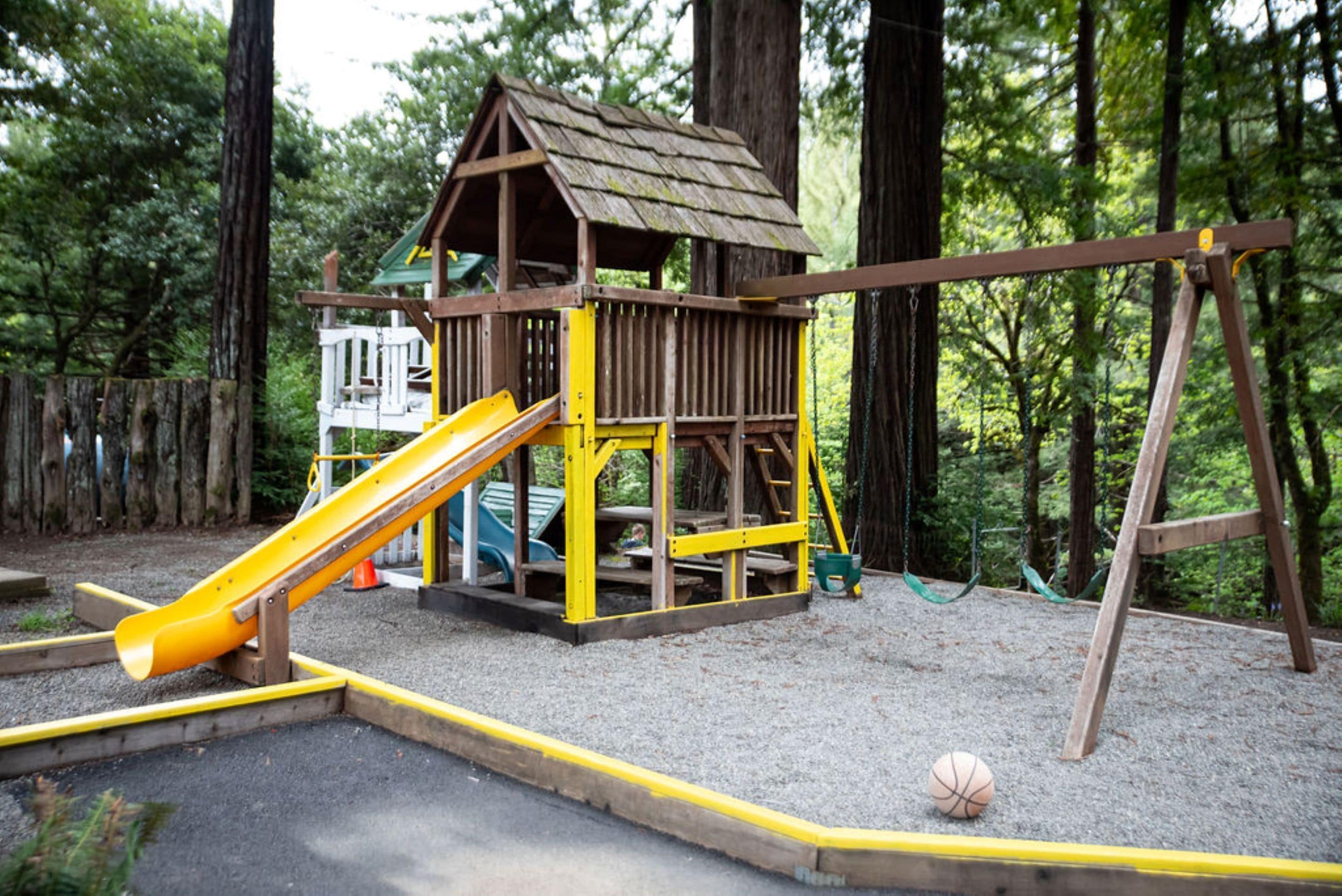 Área de juegos infantiles al aire libre