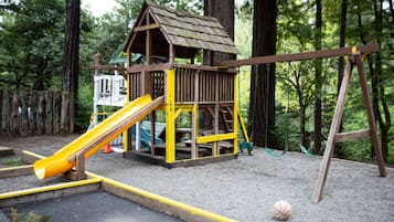 Área de juegos infantiles al aire libre