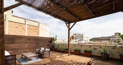 Apartment with spectacular terrace in the center of Barcelona