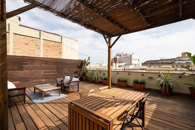 Apartment with spectacular terrace in the center of Barcelona