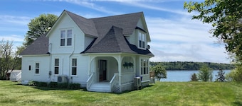 Cottage on Friar's Bay